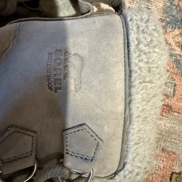 Sorel Women's Black and Gray Winter Boots size 8 - Picture 2 of 4